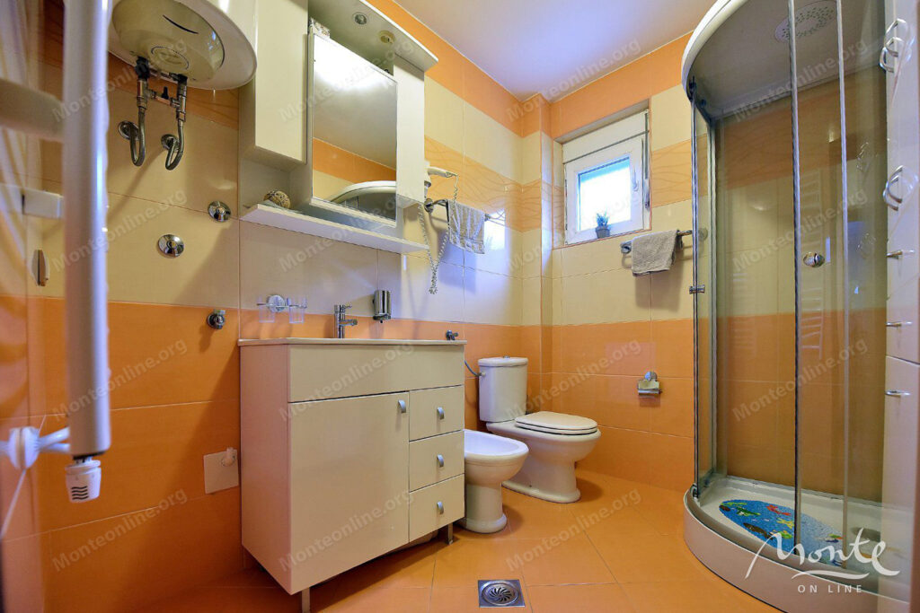 sovremennyj meblirovannyj dom s sadom v tihom rajone ryadom s podgoriczej 28