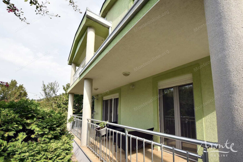 sovremennyj meblirovannyj dom s sadom v tihom rajone ryadom s podgoriczej 32