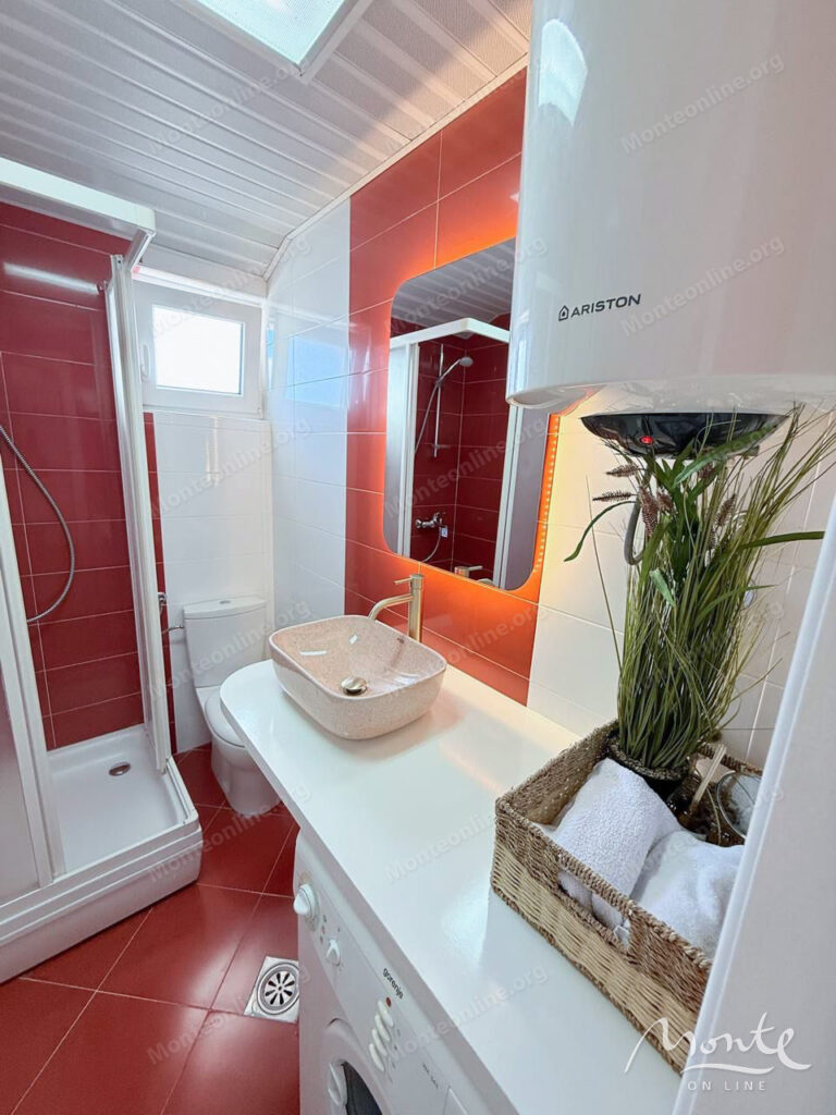 stilnaya kvartira s 1 spalnej sovremennym remontom i vidom na more v petrovacze 09