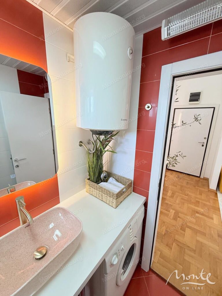 stilnaya kvartira s 1 spalnej sovremennym remontom i vidom na more v petrovacze 10