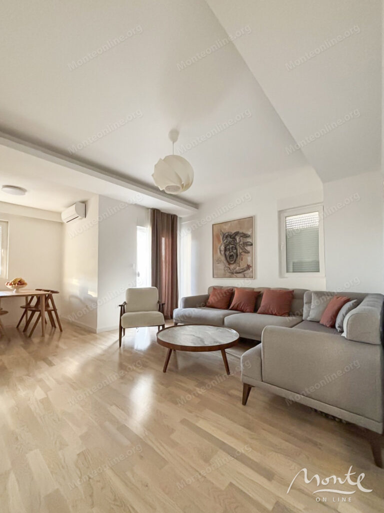 stilnaya meblirovannaya kvartira s 2 spalnyami v sovremennom dome v czentre podgoriczy 01