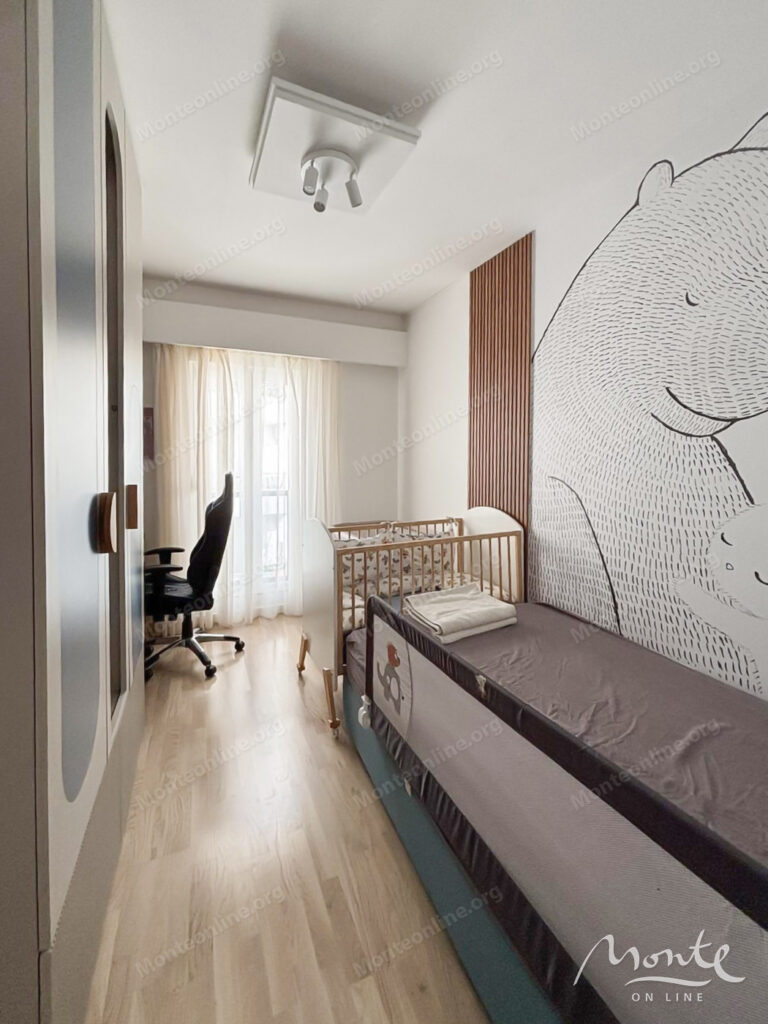 stilnaya meblirovannaya kvartira s 2 spalnyami v sovremennom dome v czentre podgoriczy 02