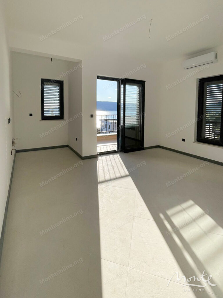 studiya v komplekse s bassejnom i garazhnym mestom v 150 metrah ot morya kumbor 04