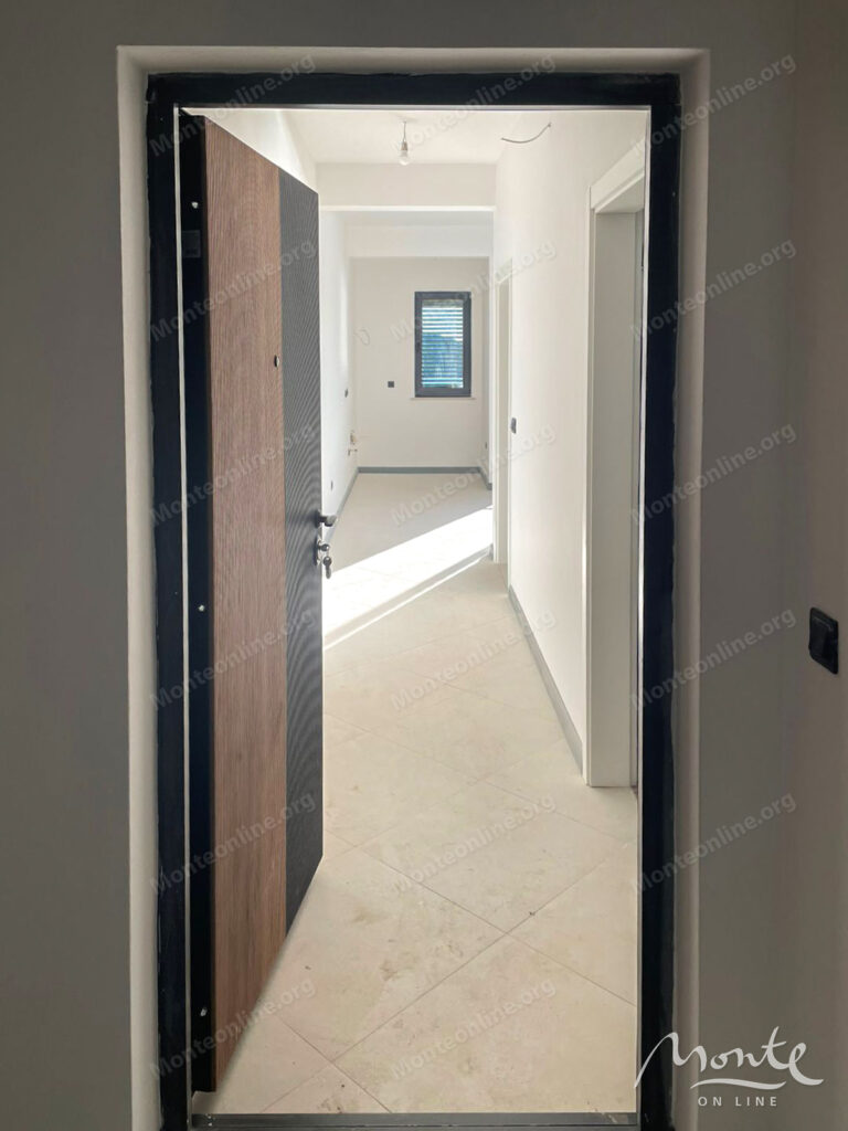 studiya v komplekse s bassejnom i garazhnym mestom v 150 metrah ot morya kumbor 06