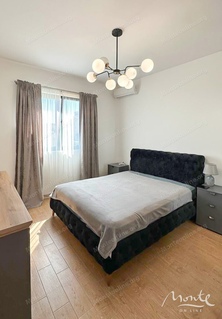 svetlaya kvartira s 2 spalnyami i panoramnym vidom na more v bechichi 05