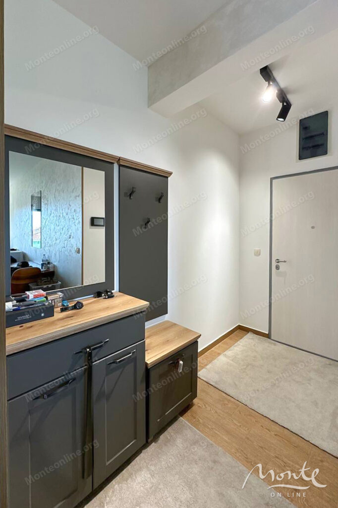 svetlaya kvartira s 2 spalnyami i panoramnym vidom na more v bechichi 07