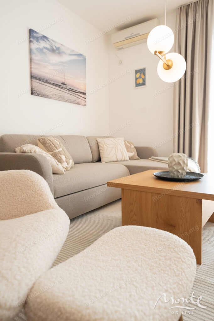 svetlaya kvartira s 2 spalnyami i vidom na more v przhno 04