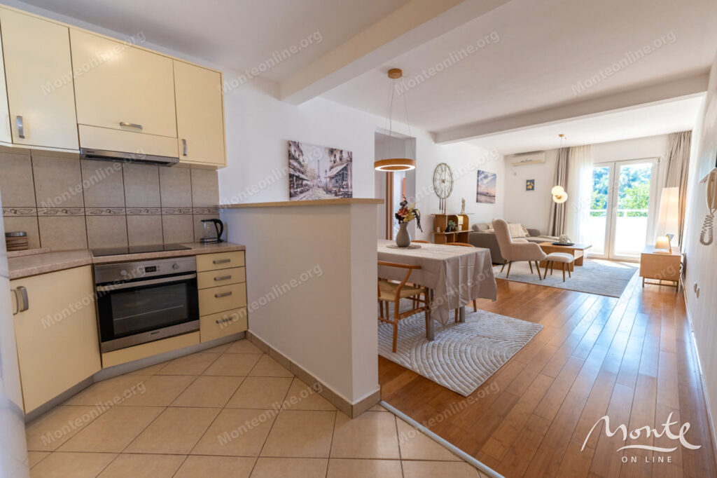 svetlaya kvartira s 2 spalnyami i vidom na more v przhno 06