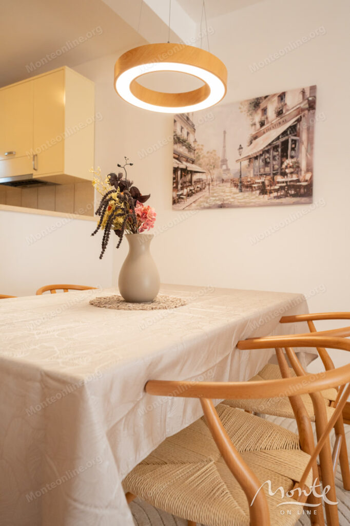 svetlaya kvartira s 2 spalnyami i vidom na more v przhno 10