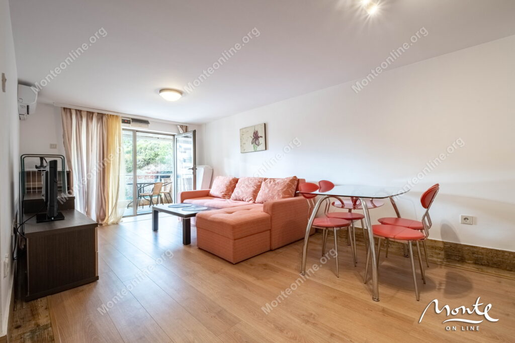 uyutnaya kvartira s 1 spalnej v komplekse s bassejnom v przhno 02