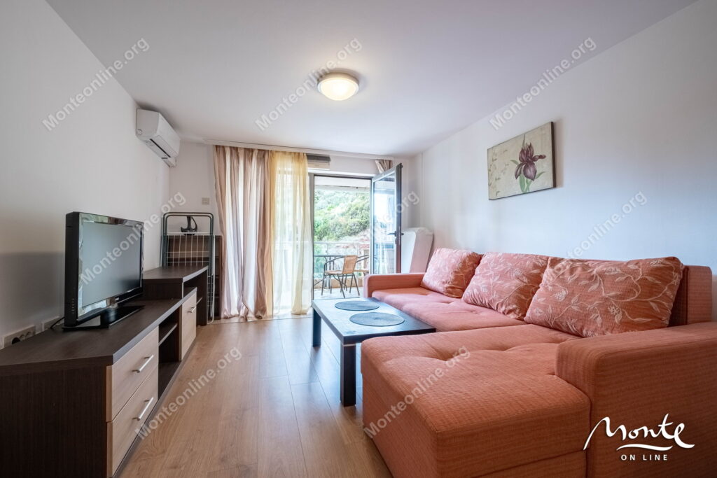 uyutnaya kvartira s 1 spalnej v komplekse s bassejnom v przhno 03