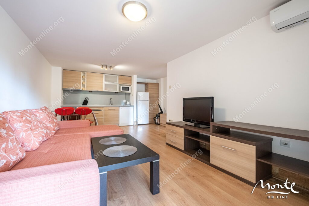 uyutnaya kvartira s 1 spalnej v komplekse s bassejnom v przhno 05