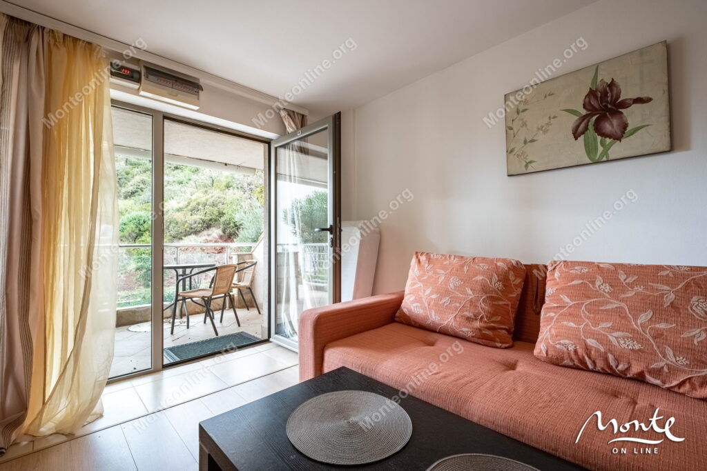 uyutnaya kvartira s 1 spalnej v komplekse s bassejnom v przhno 06