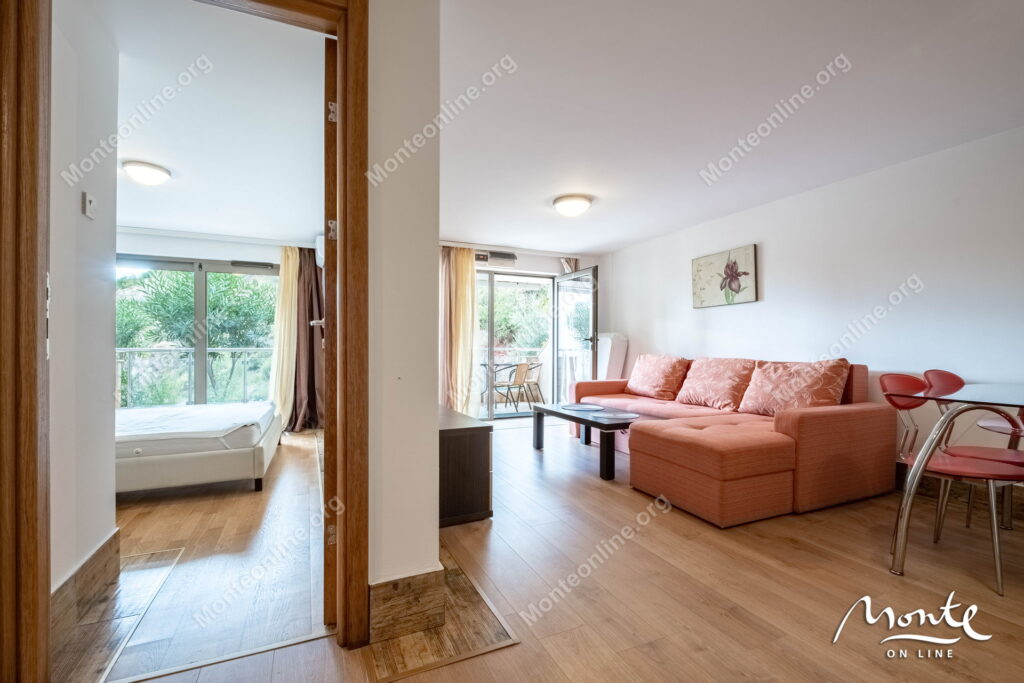 uyutnaya kvartira s 1 spalnej v komplekse s bassejnom v przhno 09