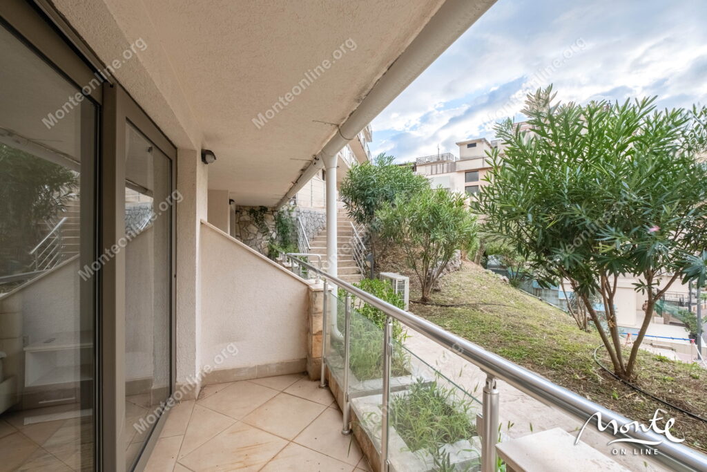 uyutnaya kvartira s 1 spalnej v komplekse s bassejnom v przhno 13