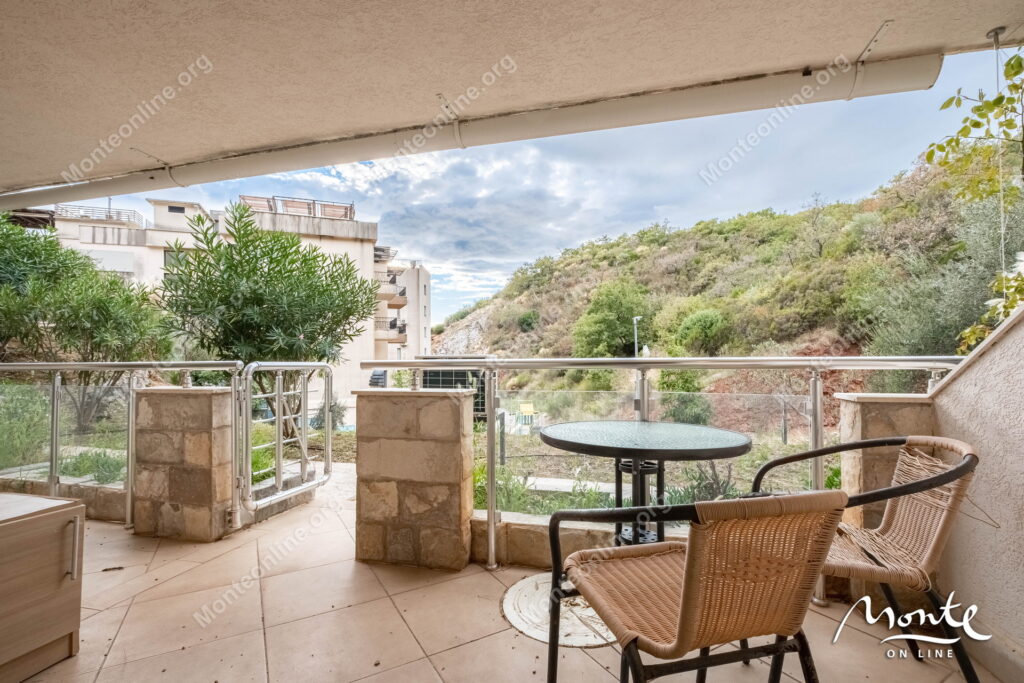 uyutnaya kvartira s 1 spalnej v komplekse s bassejnom v przhno 14