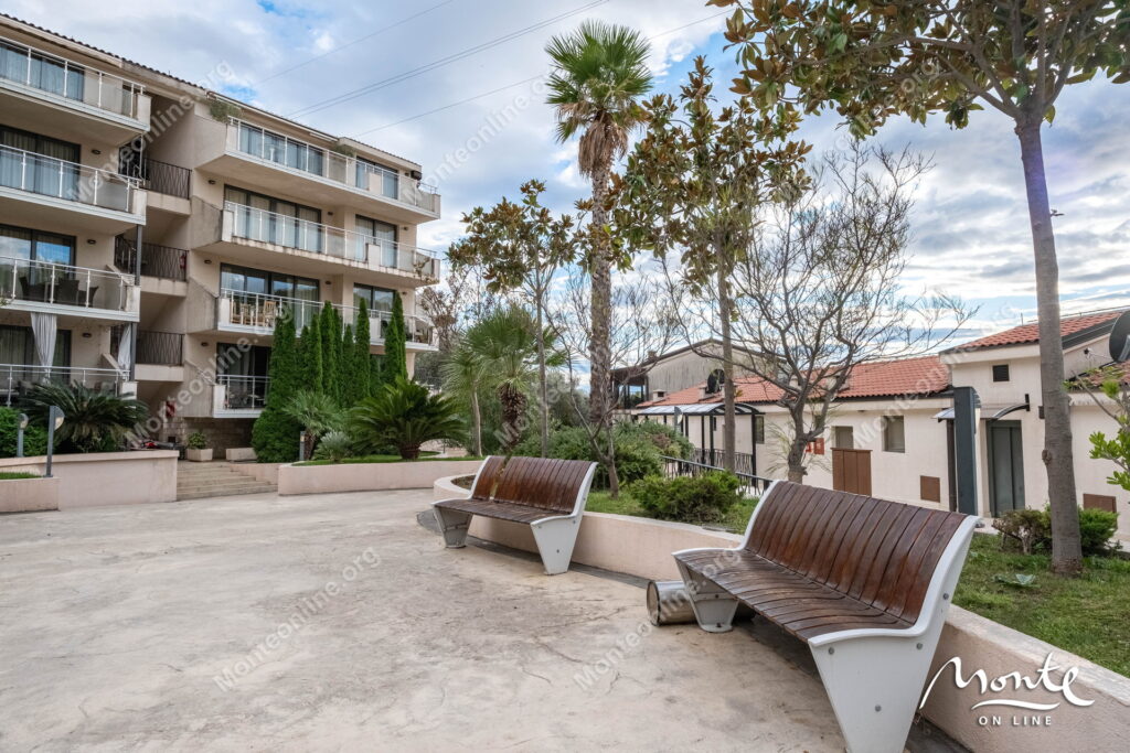 uyutnaya kvartira s 1 spalnej v komplekse s bassejnom v przhno 21