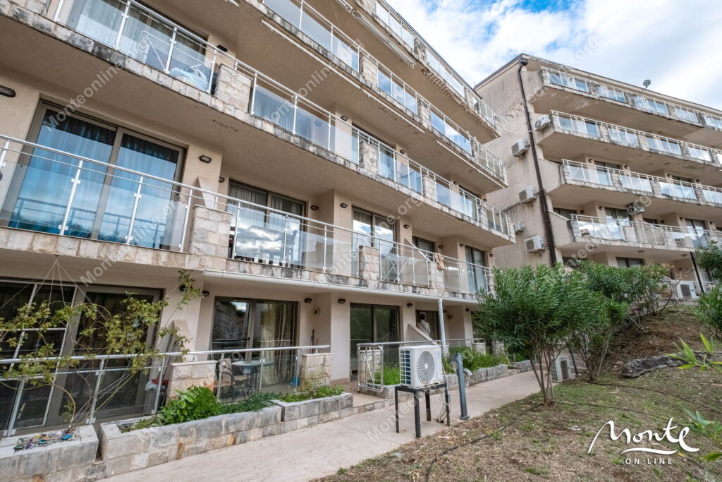 uyutnaya kvartira s 1 spalnej v komplekse s bassejnom v przhno 22