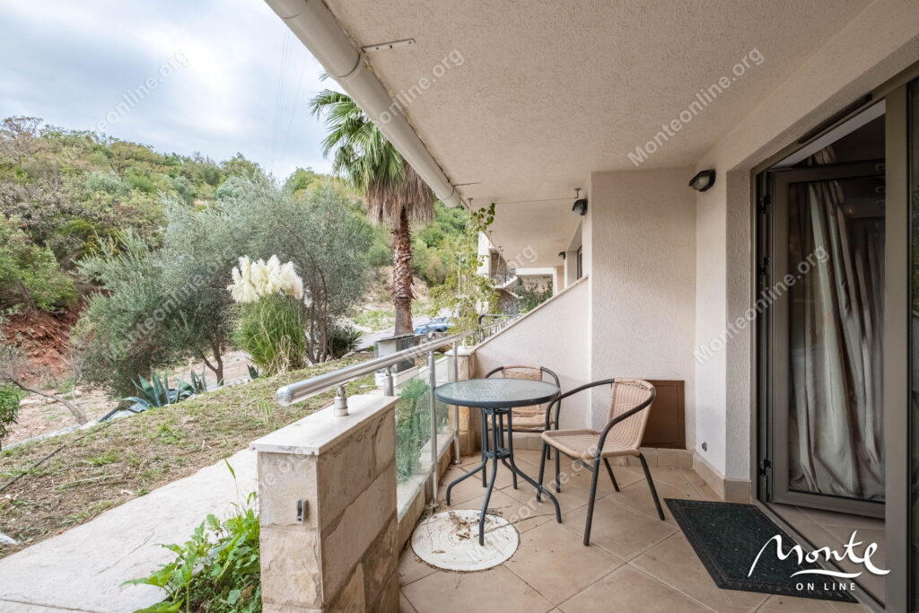 uyutnaya kvartira s 1 spalnej v komplekse s bassejnom v przhno 23