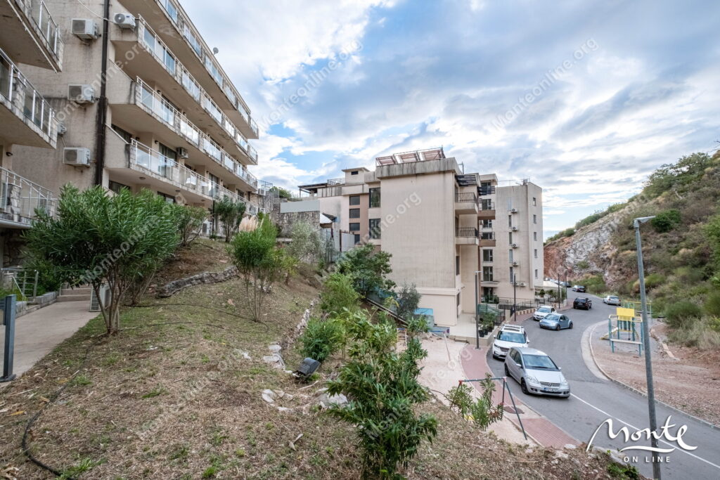 uyutnaya kvartira s 1 spalnej v komplekse s bassejnom v przhno 24