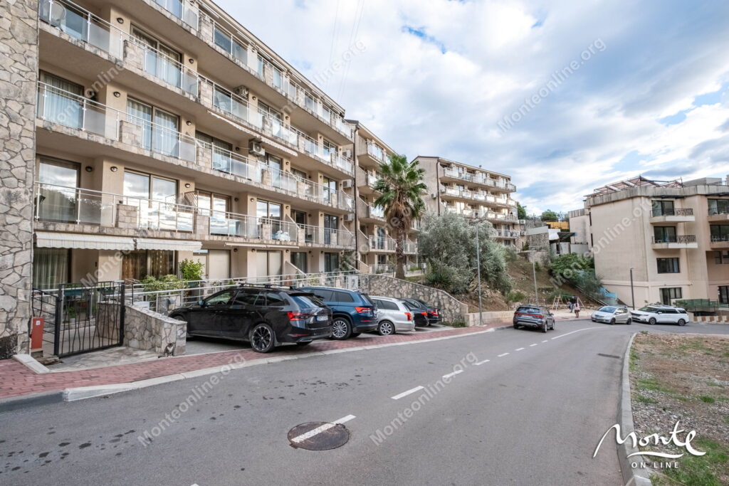 uyutnaya kvartira s 1 spalnej v komplekse s bassejnom v przhno 25