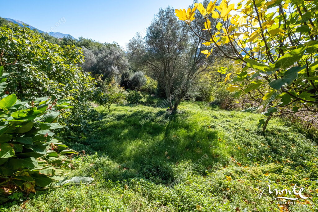 uyutnyj 2 etazhnyj dom s sadom i vidom na kotorskij zaliv v tivate 30