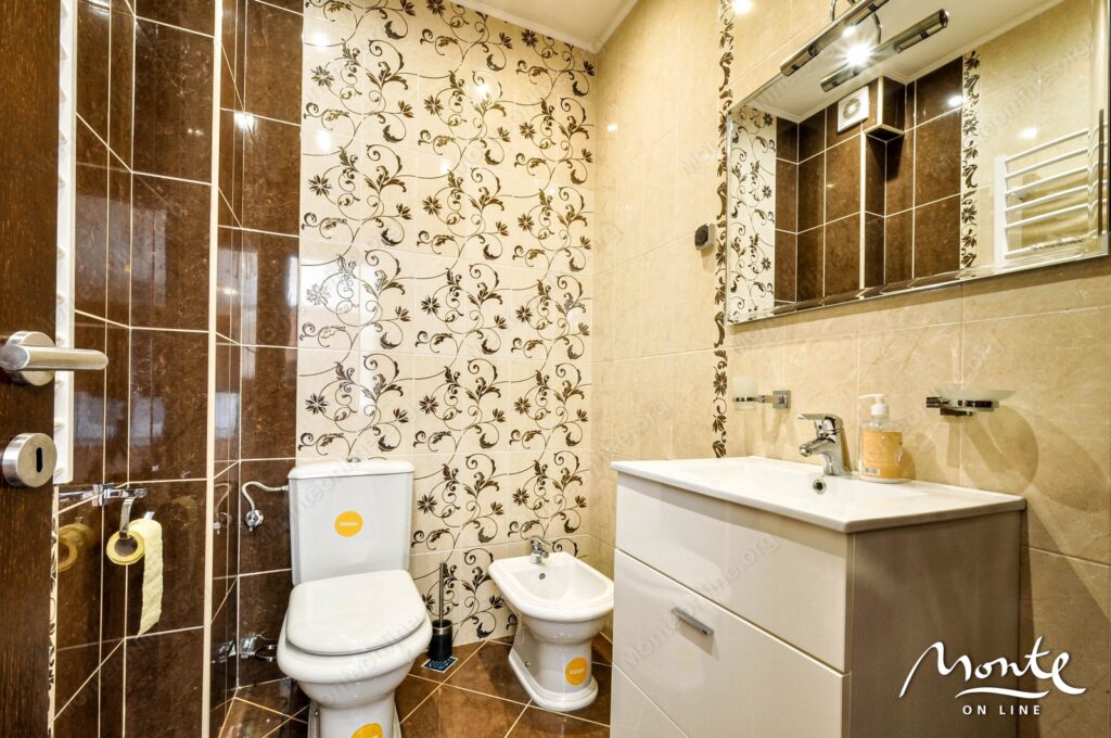 chudesnyj trehetazhnyj dom s prekrasnymi vidami na more i gerczeg novskuyu riveru v zelenike 21