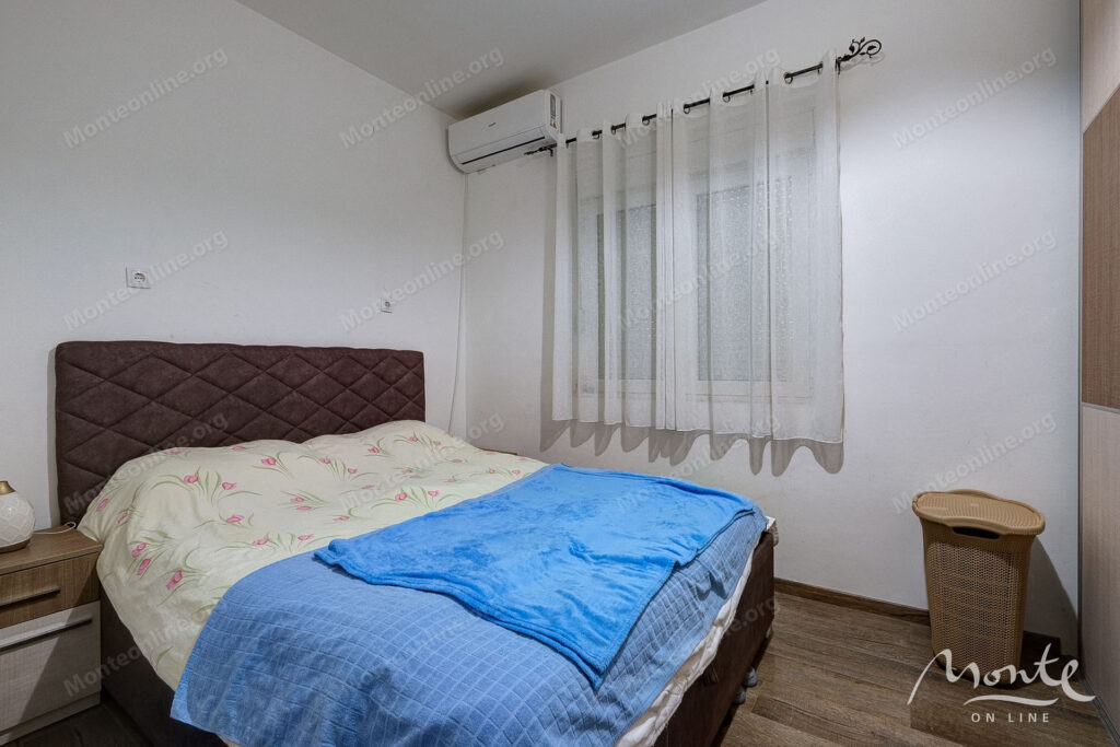 dvuhetazhnyj dom na pervoj linii s vidom na zaliv v muo kotor 15