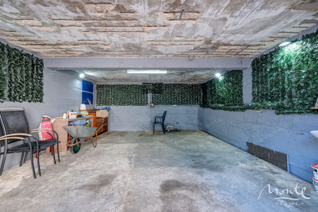 dvuhetazhnyj dom na pervoj linii s vidom na zaliv v muo kotor 39