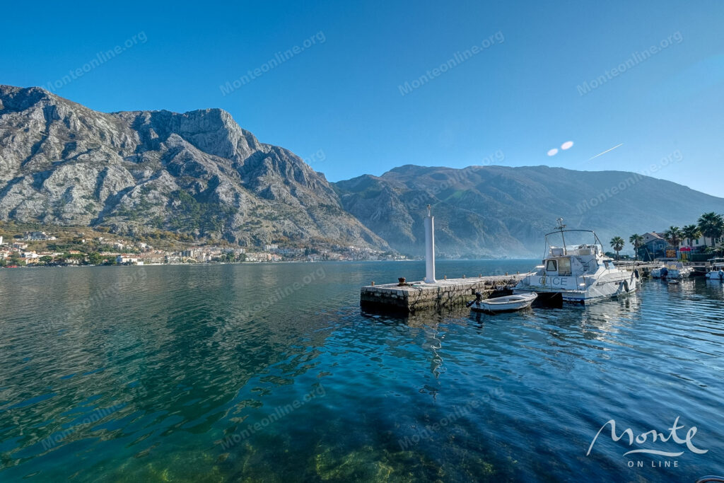 dvuhetazhnyj dom na pervoj linii s vidom na zaliv v muo kotor 42