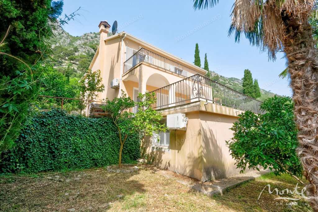 dvuhetazhnyj dom u morya s sadom i garazhom v zhivopisnom muo kotor 03