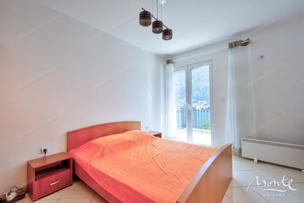 dvuhetazhnyj dom u morya s sadom i garazhom v zhivopisnom muo kotor 15