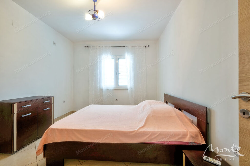 dvuhetazhnyj dom u morya s sadom i garazhom v zhivopisnom muo kotor 17