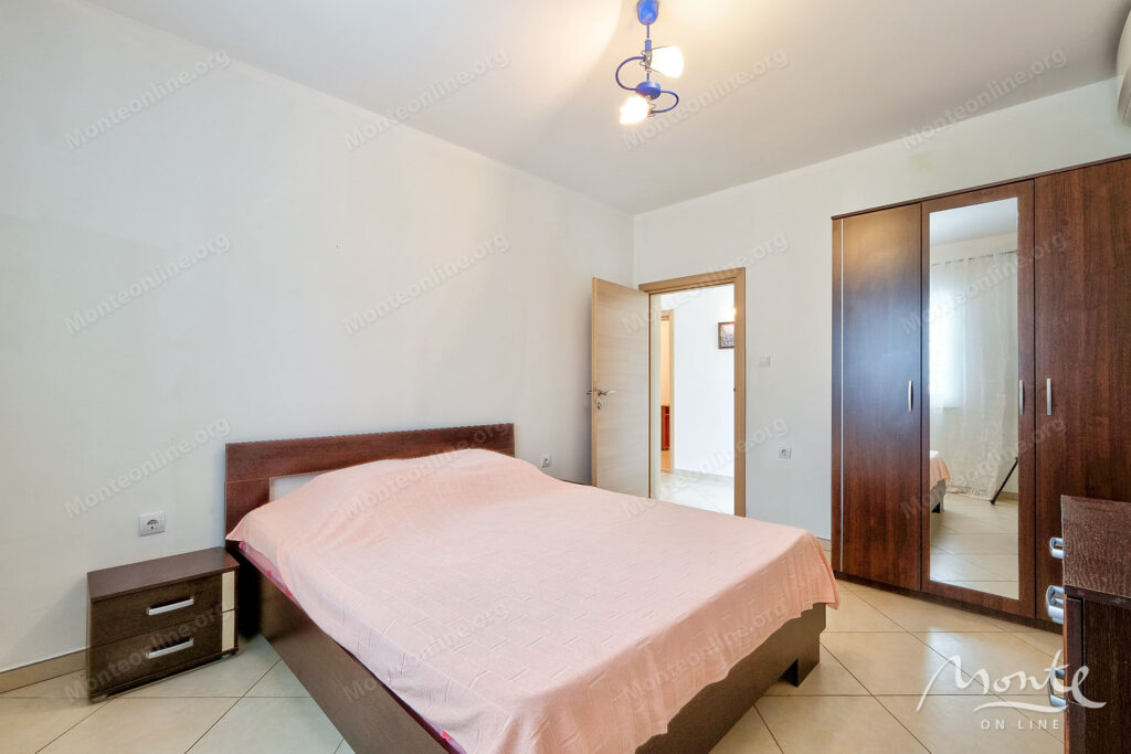 dvuhetazhnyj dom u morya s sadom i garazhom v zhivopisnom muo kotor 18