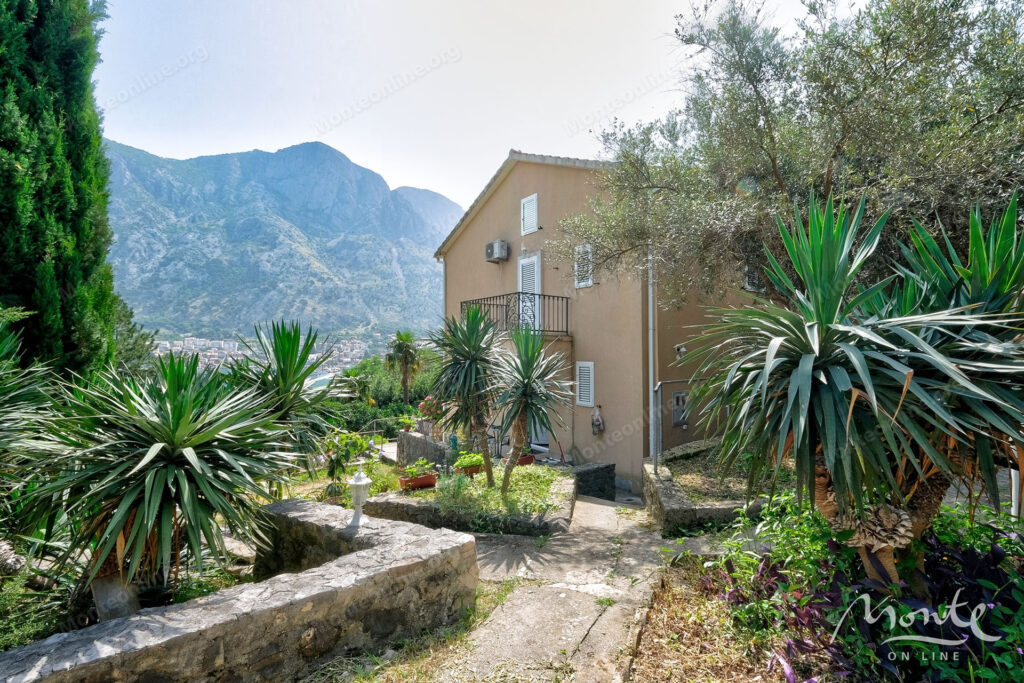 dvuhetazhnyj dom u morya s sadom i garazhom v zhivopisnom muo kotor 39