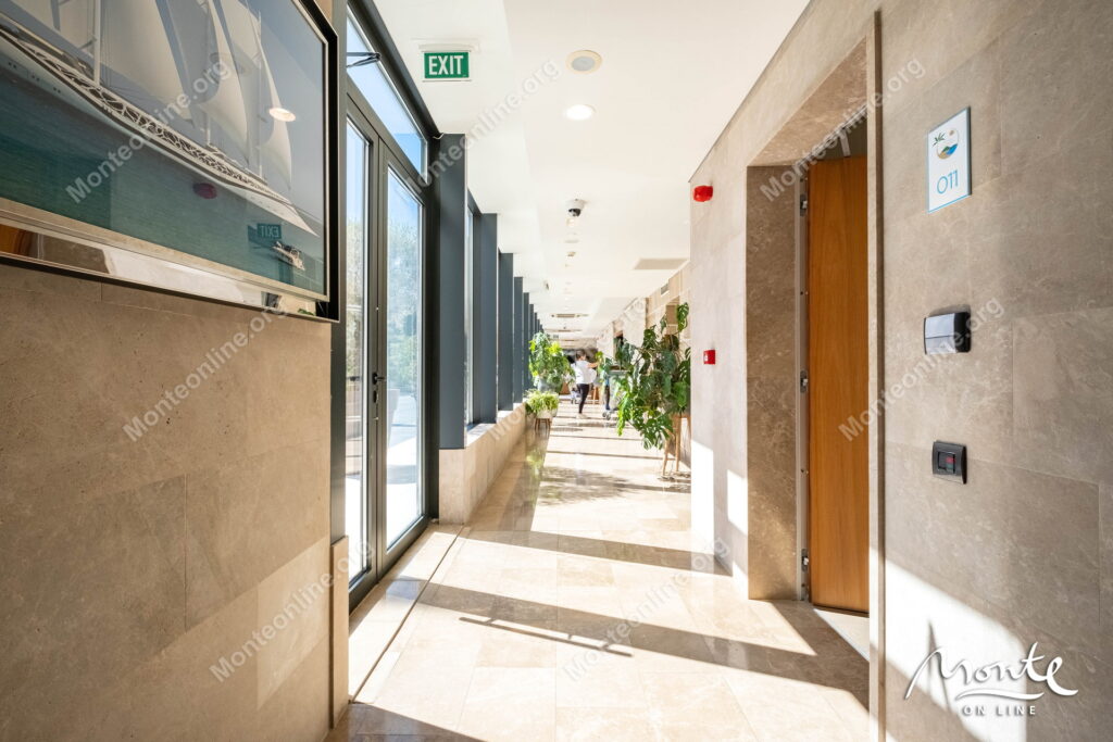 elegantnaya studiya v prestizhnom komplekse nikki beach montenegro 14