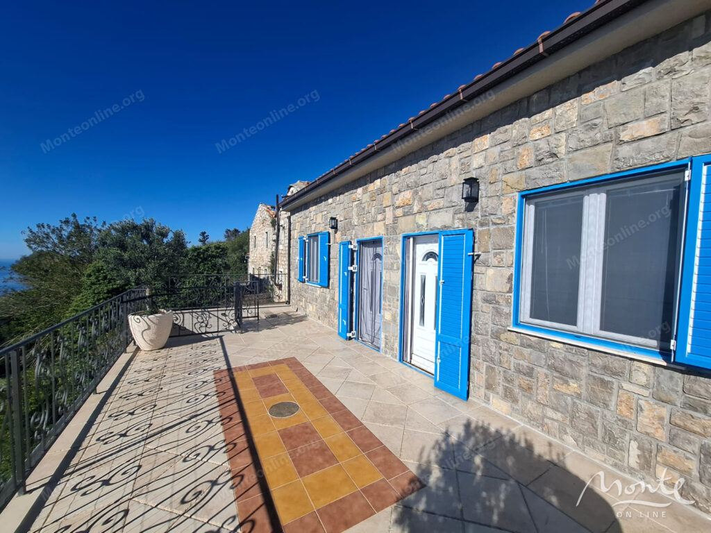 kamennaya villa s bassejnom i panoramnym vidom na adriatiku v rezhevichi 11