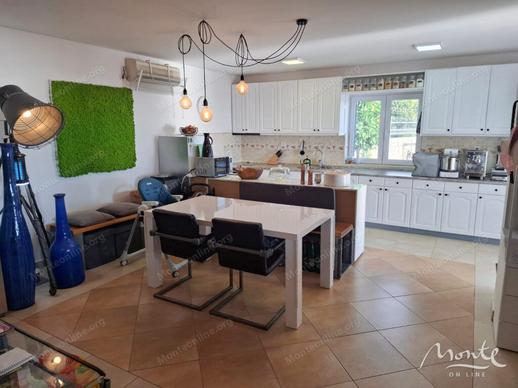 kamennaya villa s bassejnom i panoramnym vidom na adriatiku v rezhevichi 23