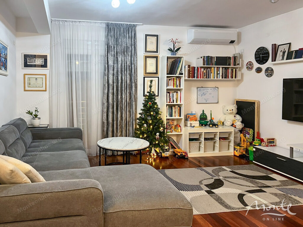 One-bedroom apartment with a spacious terrace in the central part of Podgoricza 01