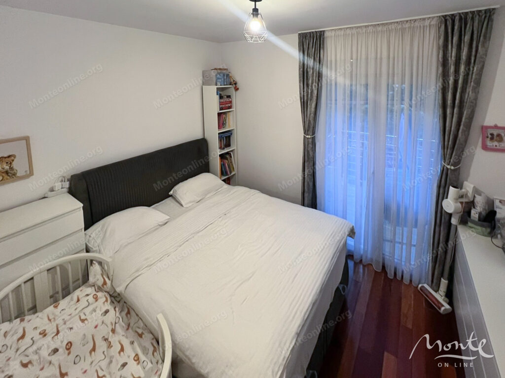 One-bedroom apartment with a spacious terrace in the central part of Podgoricza 05