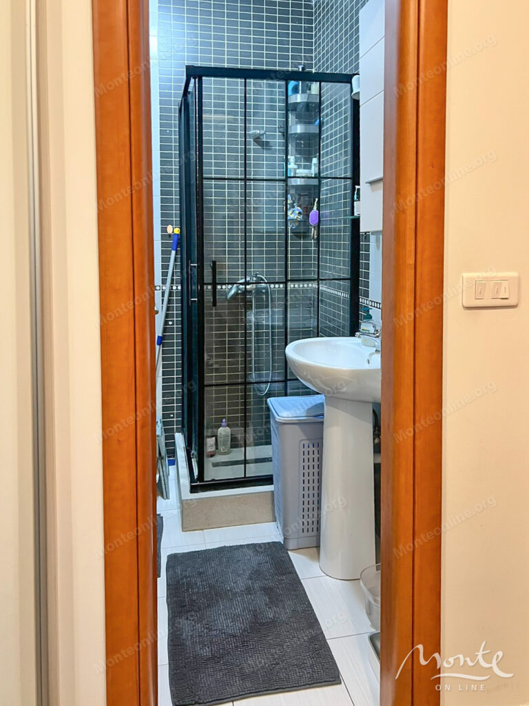 One-bedroom apartment with a spacious terrace in the central part of Podgorica 08