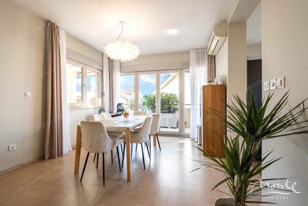 kvartira s 3 spalnyami i sobstvennym parkingom u morya v dobrote 07