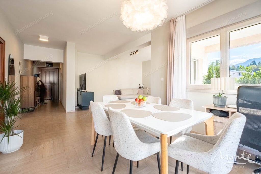 kvartira s 3 spalnyami i sobstvennym parkingom u morya v dobrote 11