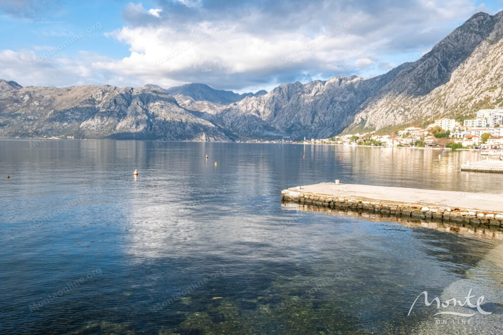 kvartira s 3 spalnyami i sobstvennym parkingom u morya v dobrote 39