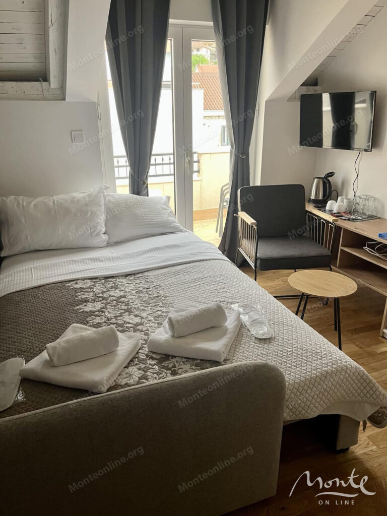 mini otel v 100 metrah ot starogo goroda kotora 07