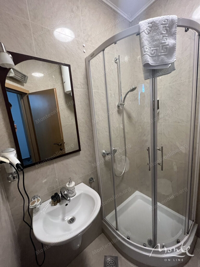 mini otel v 100 metrah ot starogo goroda kotora 20