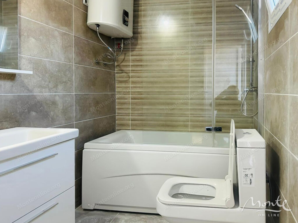 nebolshoj dom s vozmozhnostyu nadstrojki garazhom i vidom na more v utehe bar 10