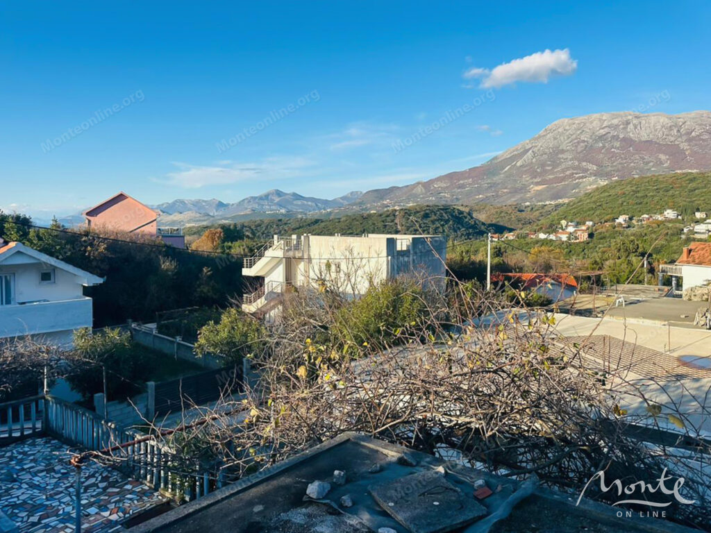 nebolshoj dom s vozmozhnostyu nadstrojki garazhom i vidom na more v utehe bar 12