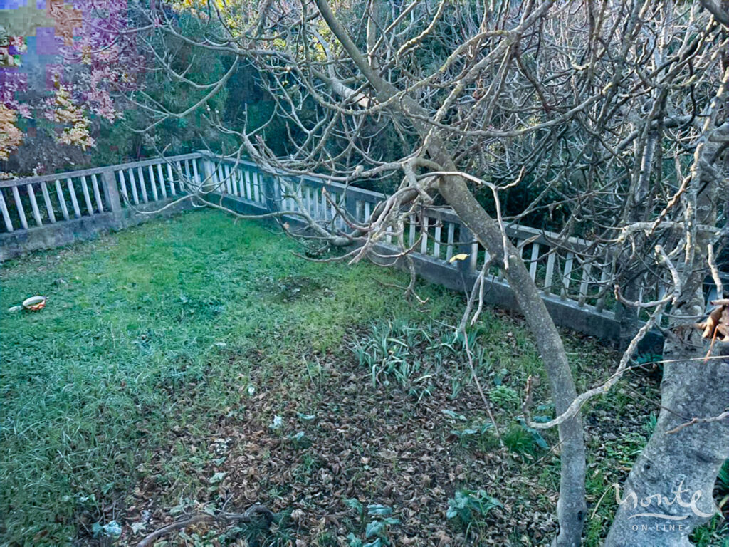 nebolshoj dom s vozmozhnostyu nadstrojki garazhom i vidom na more v utehe bar 13