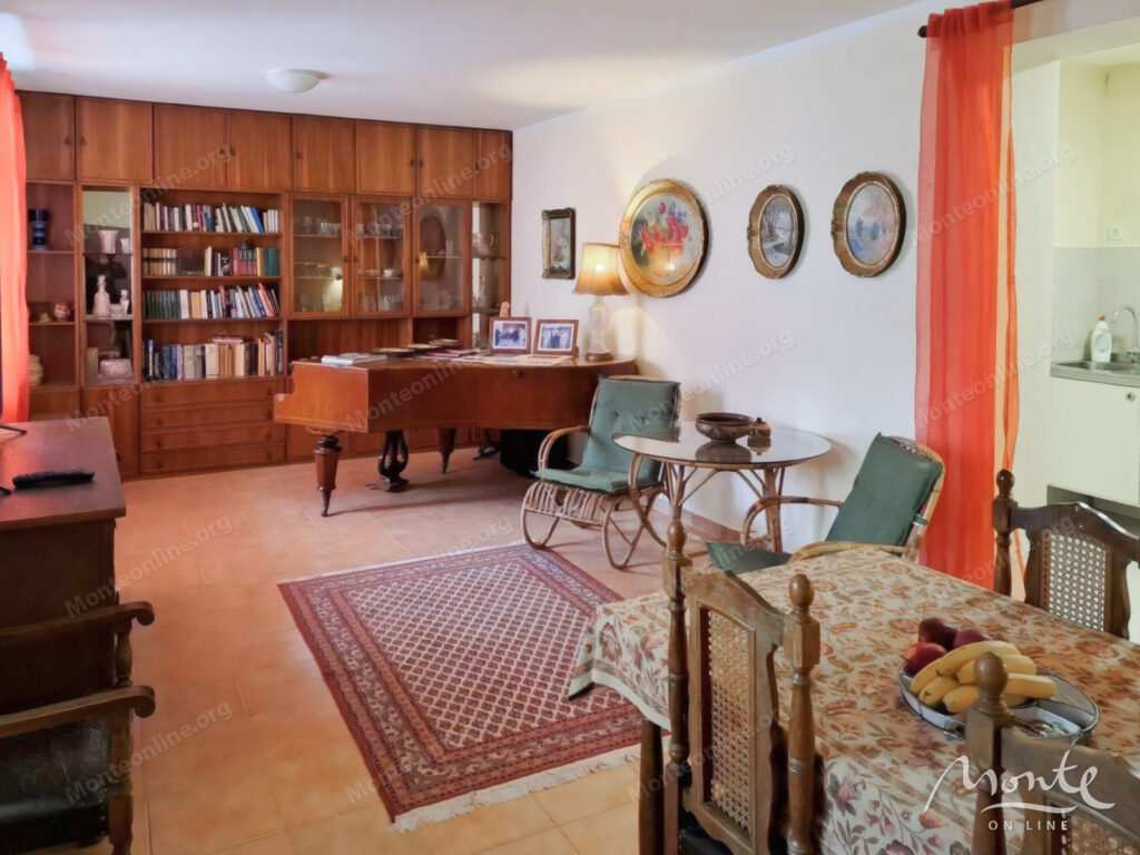 nebolshoj uyutnyj dvuhetazhnyj dom v 150 metrah ot morya prchan 02